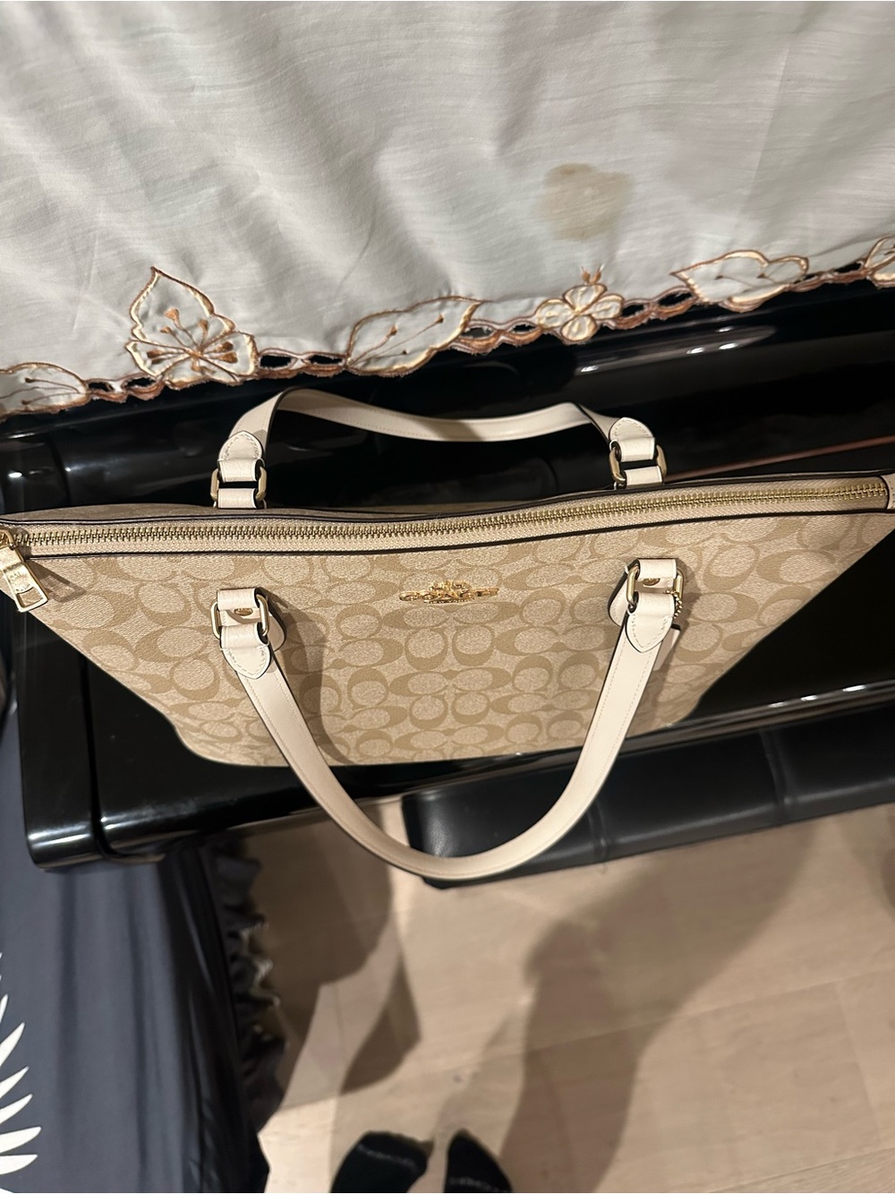 Coach Gallery Tote Signature Canvas Light Khaki Chalk Ivory Zip Tote - Picture 5 of 9